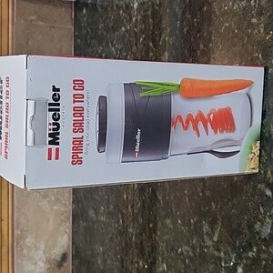 NIB Mueller Spiral Salad to Go